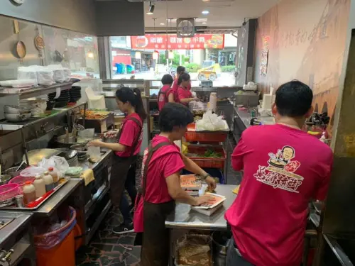 ▲峰記豬腳（圖／取自峰記萬巒豬腳臉書粉專）