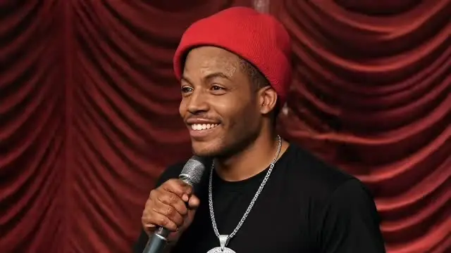 ▲美國知名大咖喜劇演員雷吉卡羅爾，近日驚傳在密西西比州遭槍殺身亡，享年52歲，警方目前已逮捕嫌犯，消息一出震驚全美，粉絲與同業哀悼不已。（圖／翻攝自雷吉卡羅爾IG@comedianreggiecarroll）