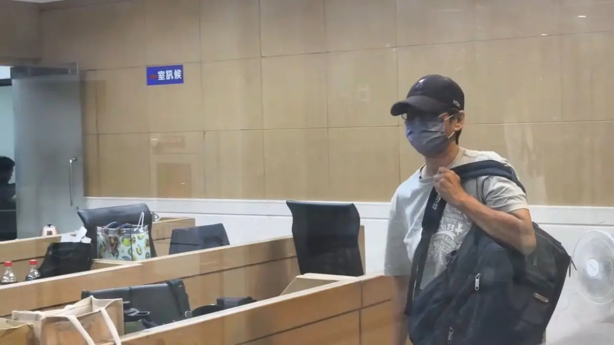 ▲台師大女足隊教練周台英因抽血霸凌案遭搜索約談，70萬交保。（圖／翻攝畫面）