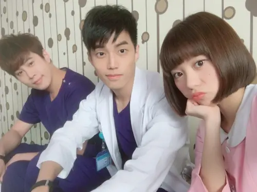 《全明星》徐謀俊被拍和陳沐青散步後失聯！曝：食物中毒住院12天
