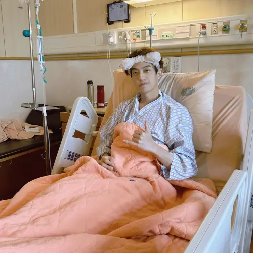 ▲徐謀俊（如圖）在臉書發文向粉絲報平安，他透露自己因食物中毒住院長達 12 天，這段經歷讓他彷彿「浴火重生」，所幸目前已康復出院。（圖／翻攝自徐謀俊臉書）