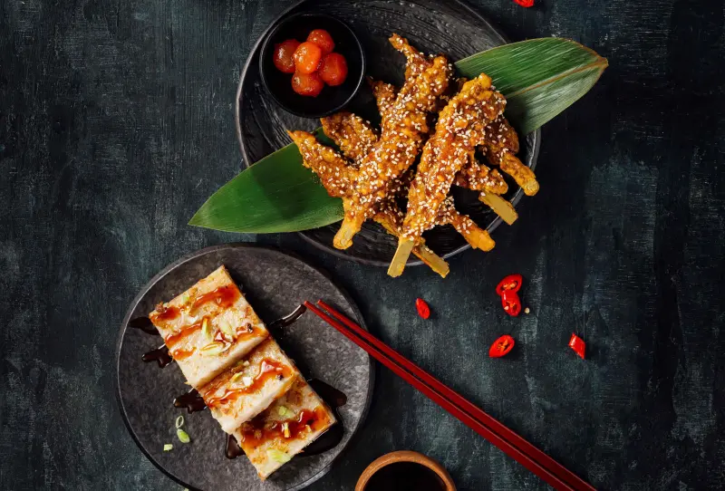 ▲養心茶樓松江店即日起至9月28日，週日晚餐時段推出買5送5，選A組至少5道餐點，即可免費獲得B組任選5道，等於折扣最高可享有52折。（圖／養心茶樓提供）