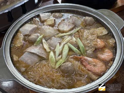 台菜也是阿祥師的拿手菜，此次螃蟹季菜單裡的中卷芋頭米粉湯，濃濃古早味，是必吃好料。（圖／記者金武鳳攝，2025.8.26)