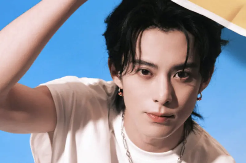 ▲王鶴棣被私生飯錄下和疑似女友的對象吵架，其中一句「和你在一起10年」，讓人猜想，對象是外傳他大學時就交往的圈外對象劉藝。（圖／翻攝自微博@王鶴棣工作室）