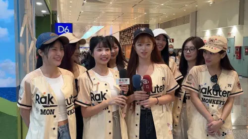 樂天女孩自備「這東西」啟程美國巡演！筠熹嗨喊：要劈腿也沒問題
