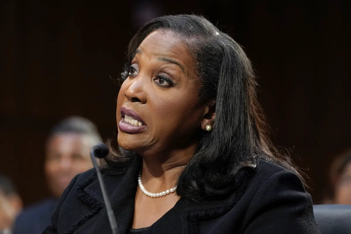 ▲美國聯準會理事庫克（Lisa D. Cook）不滿總統川普擅自將她解僱、缺乏法律依據，已正式向華盛頓特區聯邦法院提起訴訟。（圖／美聯社／達志影像）