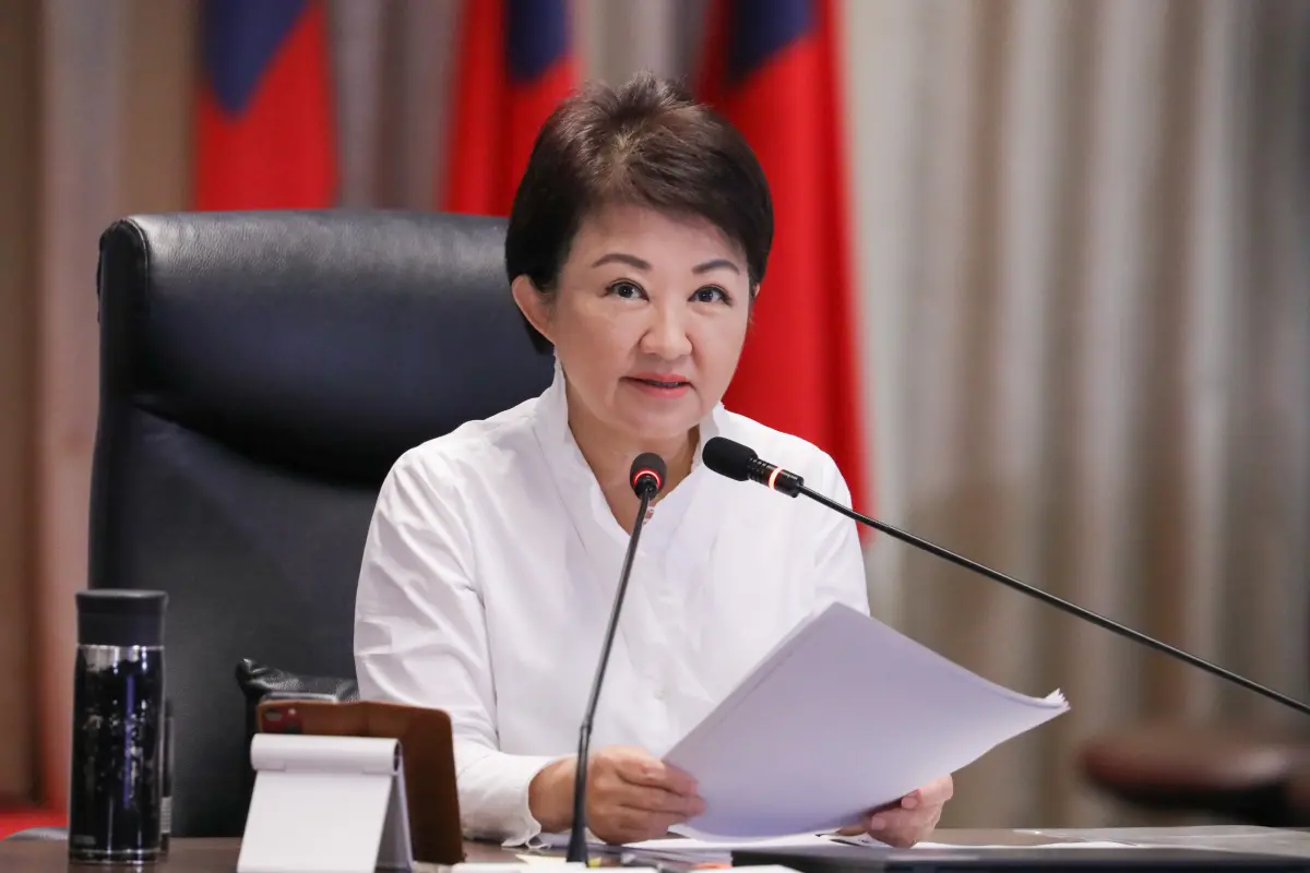 ▲台中市長盧秀燕聽到「松強國小」忍不住笑了。（圖／台中市政府提供，2025.08.26）