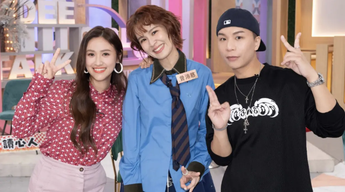 ▲曾沛慈（中）登上吳姍儒（Sandy；左）代班主持的《小姐不熙娣》，吳姍儒竟爆料曾沛慈幫忙求婚時「險搶走現任老公」，讓吳姍儒當場吐槽一番，全場笑聲炸裂。（圖／東森綜合台提供）