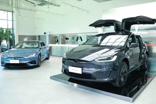 ▲台灣 Tesla 去年八月發布全新改款的 Model S （左）與 Model X （右）。圖為資料照 。（圖／記者吳翊緁攝）