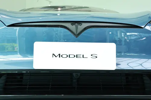 ▲Tesla Model S Plaid獨有碳纖維車頭徽飾。（圖／記者吳翊緁攝）