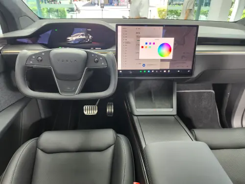 ▲特斯拉特有 Yoke方向盤需加價3.3萬選購。（圖／記者吳翊緁攝）