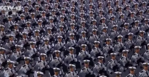 ▲中國將於9月3日舉行閱兵，8月23日晚間至24日清晨，北京天安門地區舉行閱兵式的綜合演練。（圖／翻攝自微博）