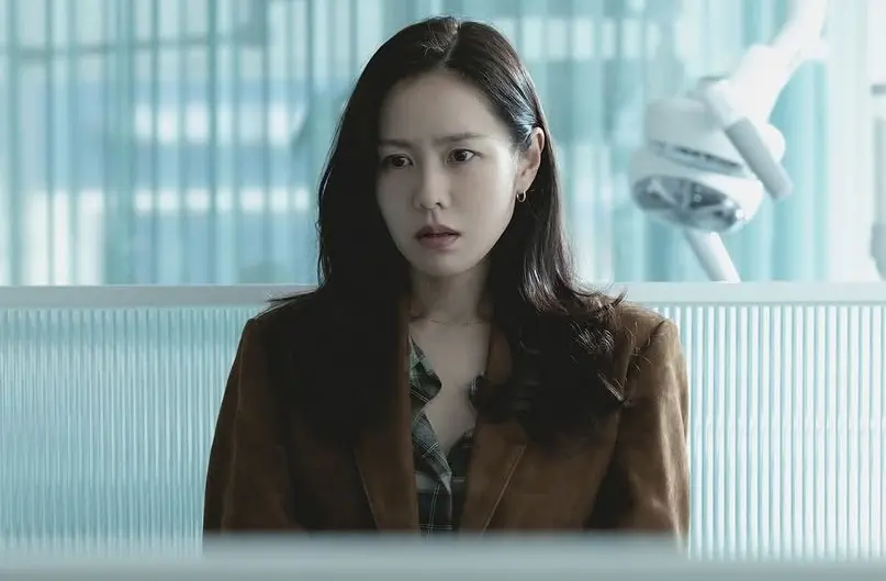 ▲孫藝真日前出席電影發布會，因李炳憲玩笑話而爆出冷落童星引發爭議，雖然童星媽媽親自出面緩頰，但還是有部分網友不買帳，再翻出孫藝真3爭議，指出她公開抱怨戲份被刪，怒批她是雙面人。（圖／孫藝真IG@yejinhand）