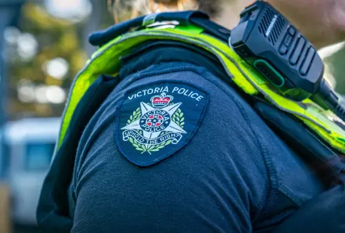 澳洲罕爆槍擊案！2警察遭槍殺「槍手在逃」議會關閉居民嚇壞
