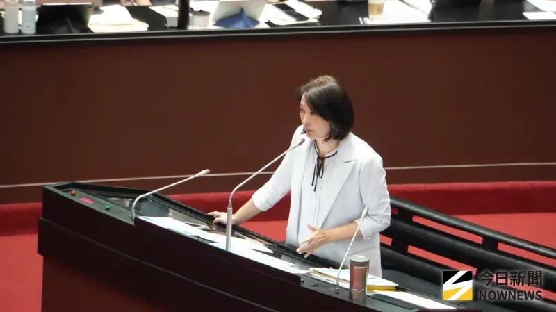 英籍媒體人離台不忘痛批大罷免　王鴻薇：戳破綠營「國王的新衣」