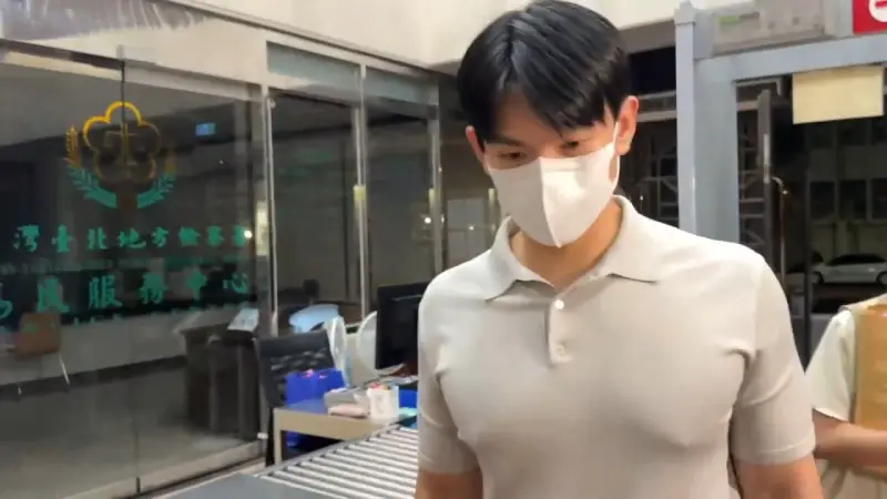 「小英男孩」鄭亦麟疑涉貪遭羈押！當年筆戰對手6字狠酸：頗逗趣