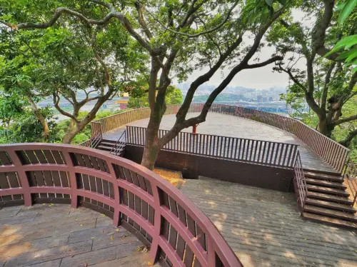 ▲圓山「森林方舟」在白天時同樣視野佳，可俯瞰市景、直眺淡水河忠孝橋等。（圖／大地處提供）