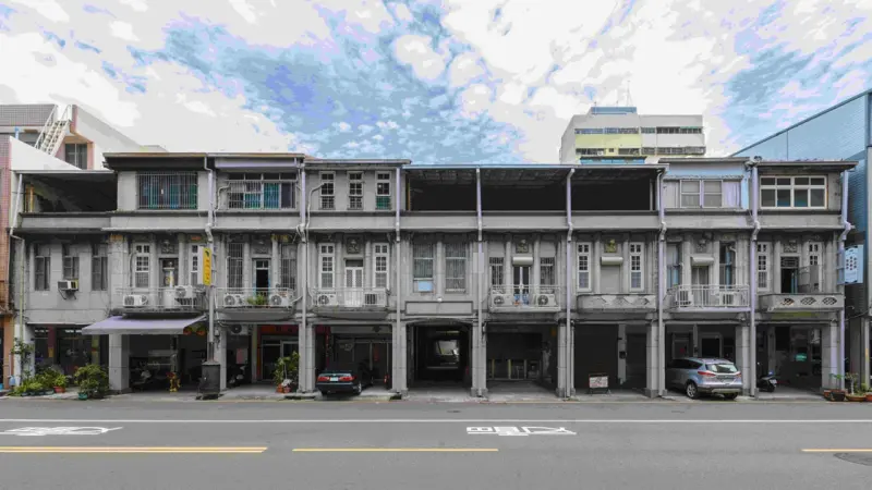 ▲老建築立面美化成果-建國四路八連棟。（圖／高市府文化局提供）