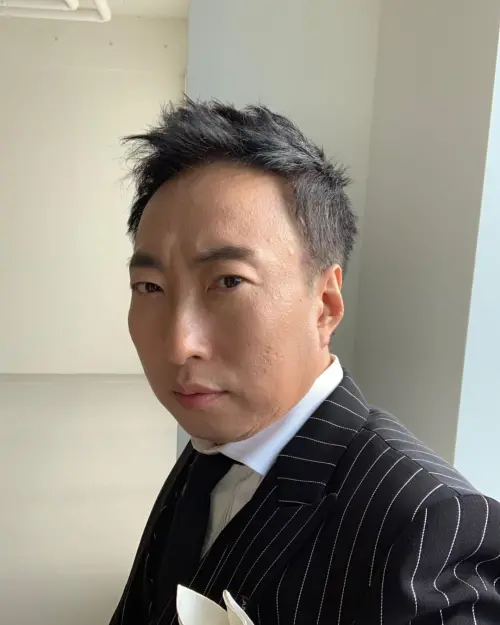 ▲朴明洙（如圖）透露金鍾國至今沒打電話給他、沒寄喜帖給他，笑喊不去吃喜酒了。（圖／朴明洙IG@dj_gpark）