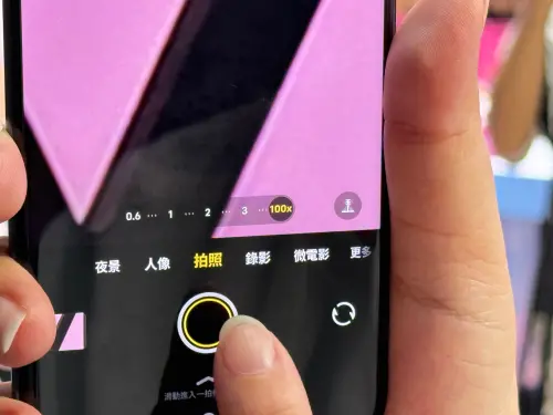 ▲vivo V60 手機。（圖／記者周淑萍攝）