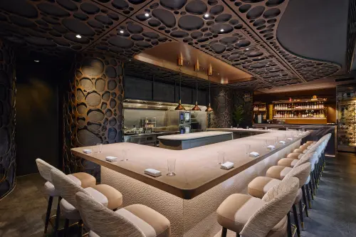 ▲君尹Brisé空間調整為輕盈明亮，呼應當代法餐輕鬆氛圍。（圖／君尹提供）