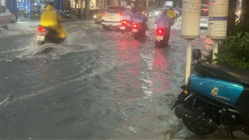 大雷雨轟高雄！時雨量破66毫米道路積水　在地人嚇：比颱風可怕
