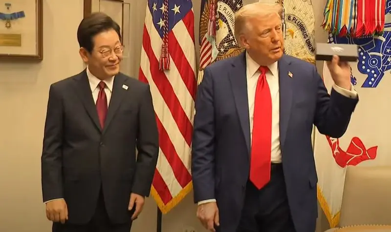 川普一眼就愛上！李在明大方贈送簽名鋼筆　精心準備3好禮