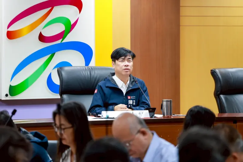 ▲ 高雄市長陳其邁於市政會議聽取教育局開學整備報告，強調校園安全與防疫措施須同步落實，確保師生安心返校。（圖／高市府提供）