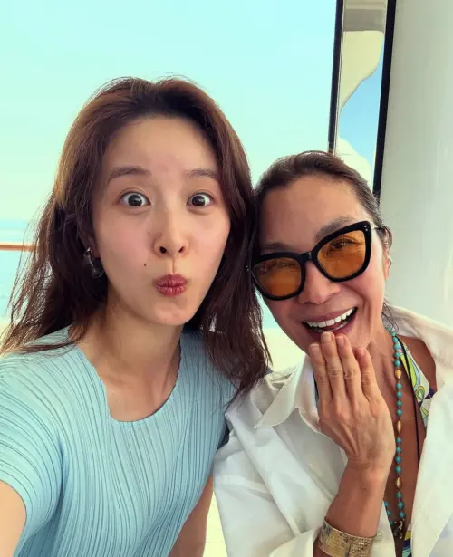 ▲章澤天（左）IG曬與楊紫瓊（右）合照，網友驚呼章澤天依舊甜美。（圖／翻攝自zetianzzz IG）