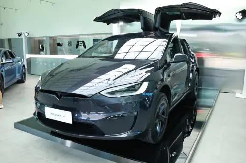 特斯拉Model X停產！曾列「買了後悔」　車主怨：鷹翼門遇雨就壞

