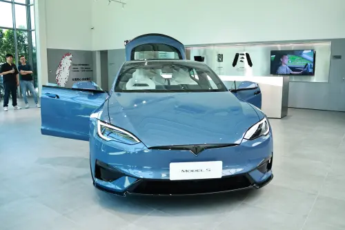 ▲特斯拉Model S。圖為新車色冰霜藍。（圖／記者吳翊緁攝）