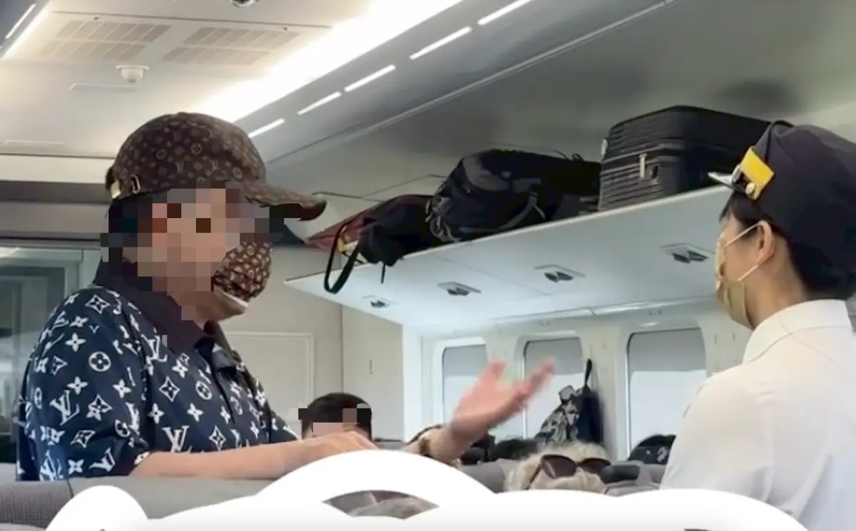 ▲一名呂姓乘客搭乘台鐵111車次自強號列車時，因在車廂內講電話太大聲，遭勸阻後竟與列車長發生衝突。（圖／翻攝自Threads@yunnnn.20）