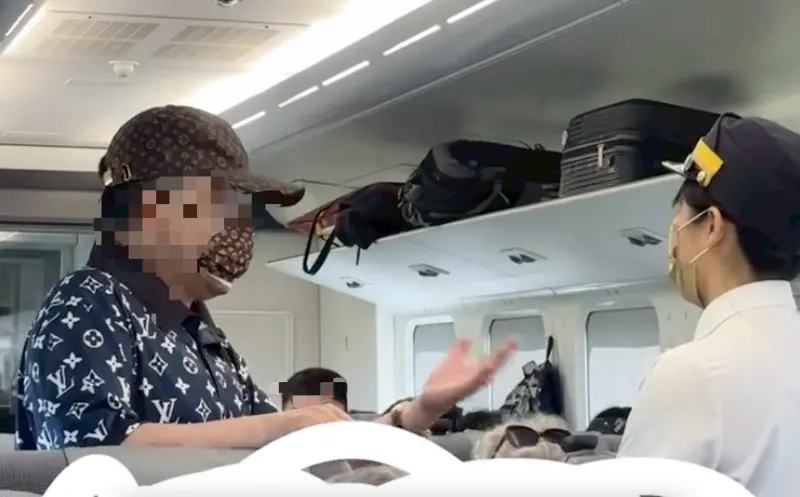 ▲一名呂姓乘客搭乘台鐵111車次自強號列車時，因在車廂內講電話太大聲，遭勸阻後竟與列車長發生衝突。（圖／翻攝自Threads@yunnnn.20）