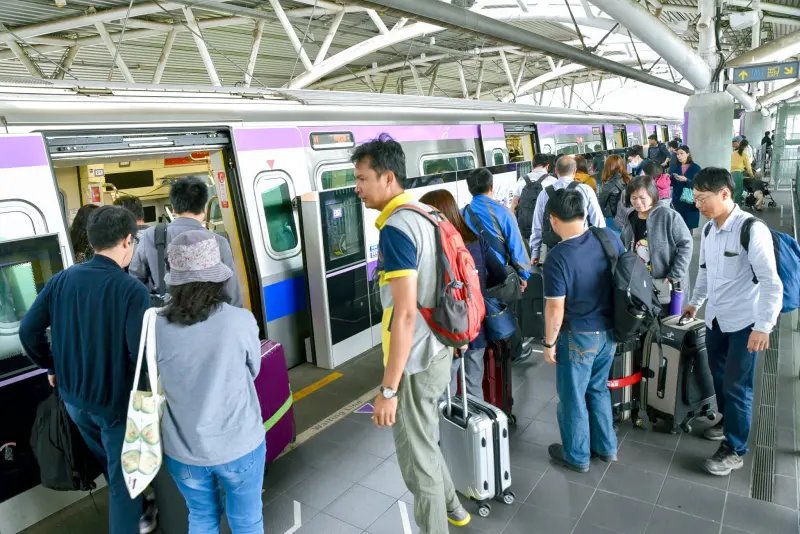 ▲本次2班加班車次為普通車，於行駛區間站站停靠。（圖／桃捷公司提供）