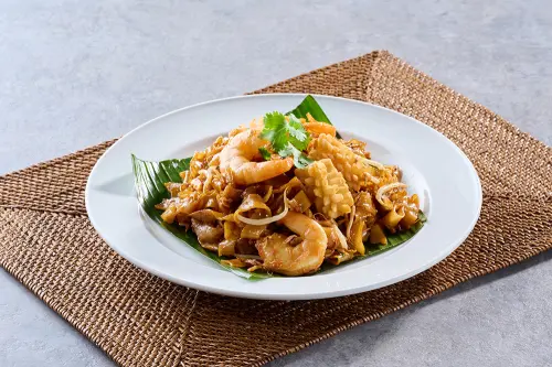 ▲馬來炒粿條(Char Kuey Teow)，被 Lonely Planet 譽為「街頭神級小吃」。（圖／台南遠東飯店提供）