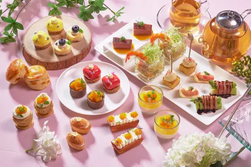 ▲JR東日本大飯店台北即日起至9月30日，在一樓「Platform月台町大廳酒吧」推出「夏日水果雙人下午茶」，以台灣盛產的芒果、鳳梨、柑橘入饌。(圖/ JR東日本大飯店台北)