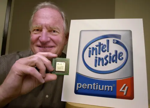 ▲英特爾Pentium系列晶片成為個人電腦市場的主流，透過「Intel Inside」的行銷策略，成功讓消費者將品牌與高效能畫上等號。圖為英特爾前執行長巴瑞特。（圖／美聯社／達志影像）