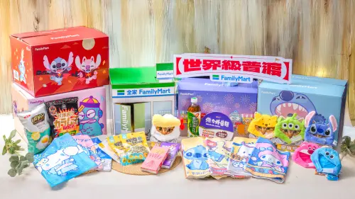 ▲「全家」延續IP合作熱潮，中元普渡檔期三麗鷗、史迪奇化身萌鬼，推出四款IP設計福箱最低399元起。（圖／全家提供）