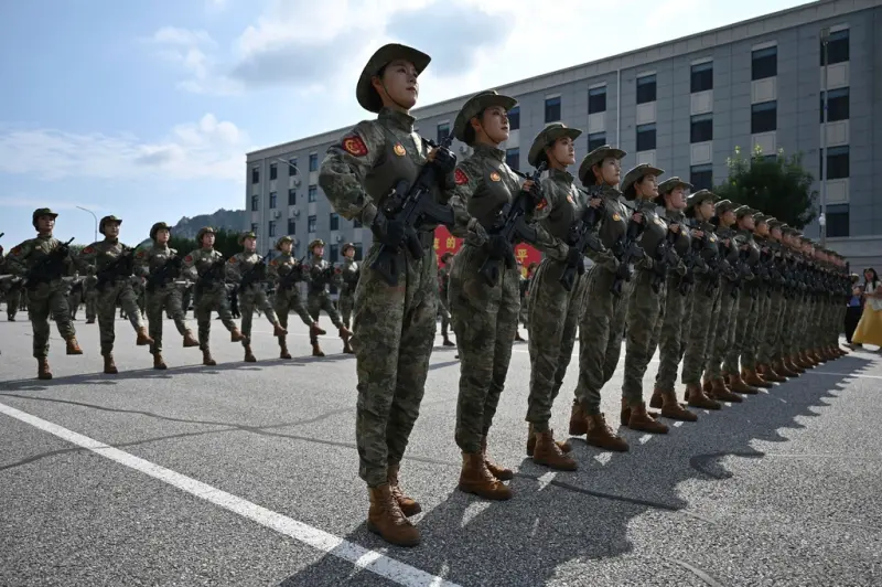 ▲中國9月3日將舉行抗戰勝利80週年閱兵等紀念活動，解放軍士兵排練九三閱兵。（圖／美聯社／達志影像）