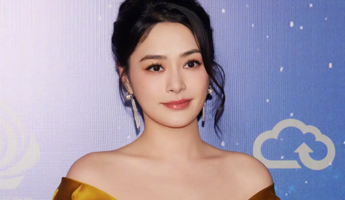 ▲香港導演麥浚龍陪阿嬌（如圖）挺過豔照門風波，還曾傳出願花3.8億台幣幫阿嬌贖身，想不到最後卻因阿嬌的1句話，心灰意冷與她分手。（圖／鍾欣潼微博）