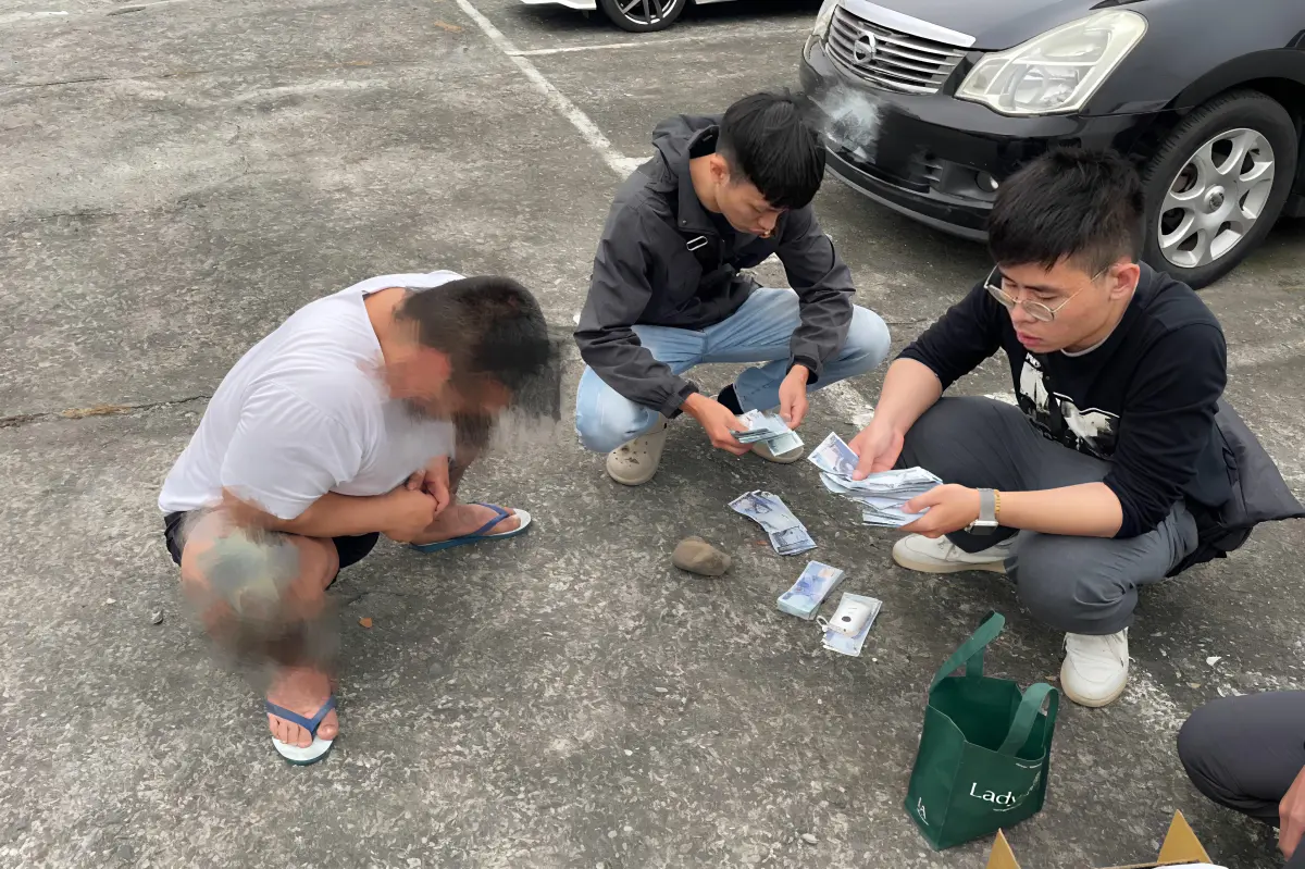 ▲屏東縣警方今年4至5月，密集監控校園周邊提款機，五波圍捕成功逮17名詐騙車手。（圖／記者莊全成翻攝）