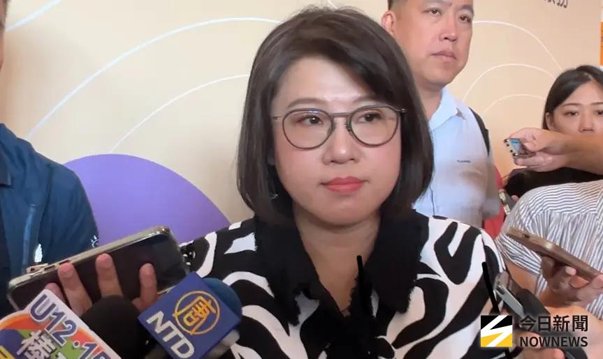 ▲王道銀行董事長駱怡君今（27）日受訪也談到美國對等關稅及232條款的影響。（圖／記者顏真真攝）