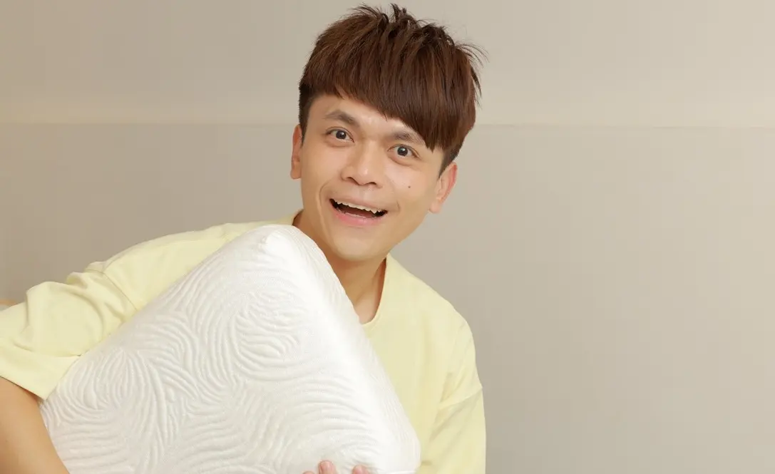 ▲蔡阿嘎近日帶家人去澳洲雪梨遊玩，昨（26）日竟自爆在賭場輸光，還輸到脫褲，20分鐘就輸1萬2，搞笑自嘲：回台要改訂廉航。（圖／蔡阿嘎FB）