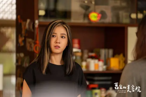 ▲方志友飾演個性倔強的江之璐，有場需要一鏡到底的拍攝，要邊唱、邊哭還要喝酒，沒想到竟然一次OK，讓她超級有成就感。（圖／TVBS提供）