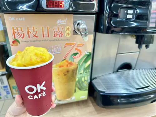 ▲OK超商全新推出「楊枝甘露冰沙」，嚴選當季芒果果肉，結合葡萄柚果粒與Q彈西米露。（圖／OK超商提供）