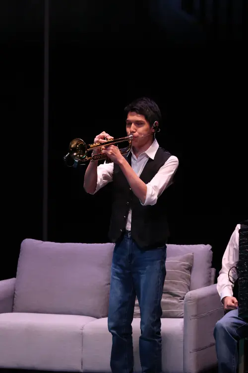 ▲演員：陳威辰 Wengweng Chen｜木箱鼓手、小號手・編曲創作（圖／台北市視障者家長協會提供）