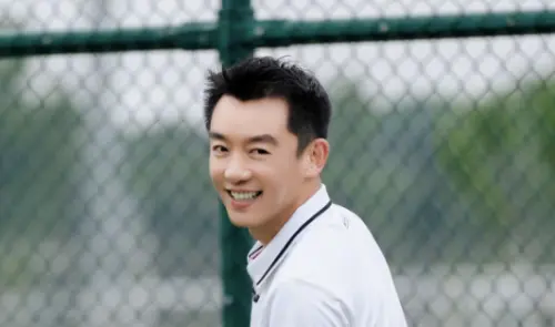 鄭愷傳遭小姨子刷35萬買包怒停卡！她傻眼澄清：最貴的包都沒3萬
