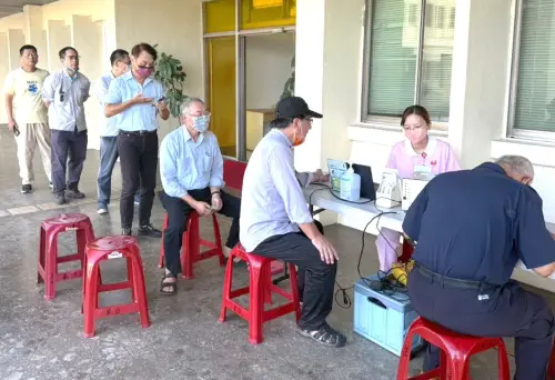 ▲中油公司煉製事業部大林煉油廠舉辦百萬CC熱血公益捐血活動，以行動支持社會公益，做個快樂捐血人。(圖／中油大林煉油廠提供)