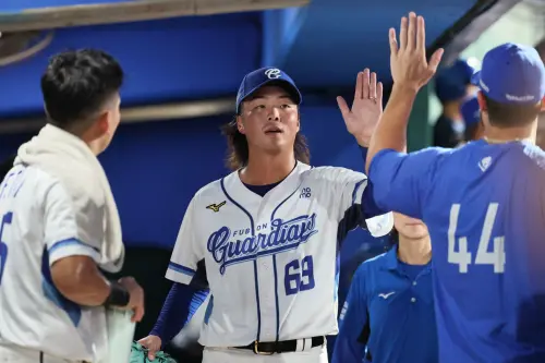 ▲富邦悍將日籍投手鈴木駿輔回歸中職一軍首戰，面對台鋼雄鷹主投6局失1分，但得不到打線奧援，吞下敗投。（圖／富邦悍將提供）