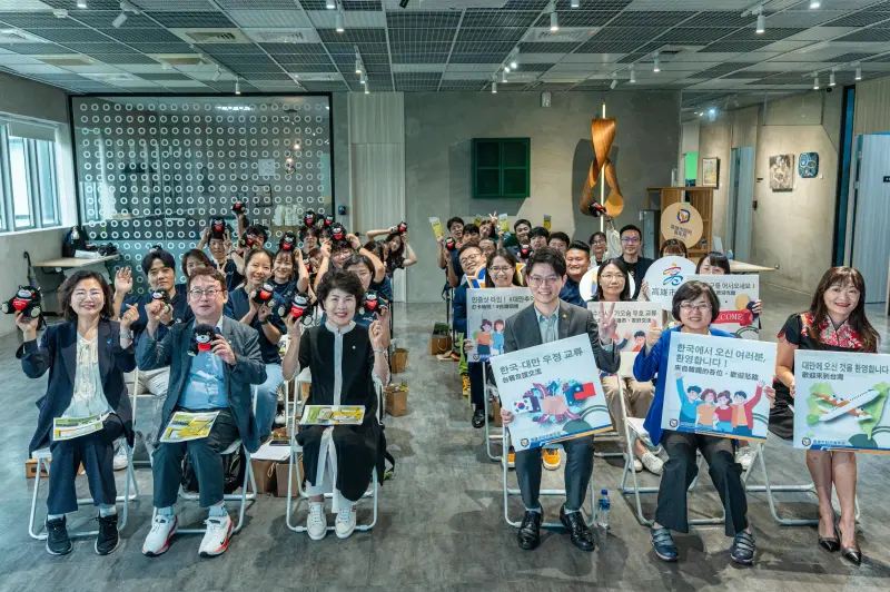 ▲ 韓國水原市青年代表團今天前來高市青年局參訪，除實地瞭解高雄創業環境和產業發展重點，也期盼雙方未來在青創領域攜手開創更多契機。（圖／高市府提供）